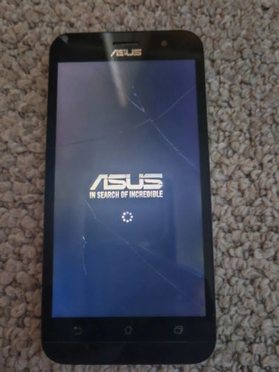 Лот: 25395299. Фото: 1. Телефон смартфон Asus ZB500KL. Смартфоны