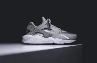 Лот: 10901280. Фото: 1. Кроссовки Nike Huarache. Кеды, кроссовки, слипоны
