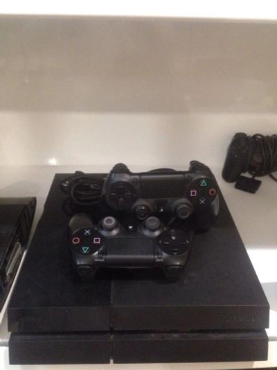 Лот: 10654279. Фото: 1. PS4. Игровые приставки, консоли