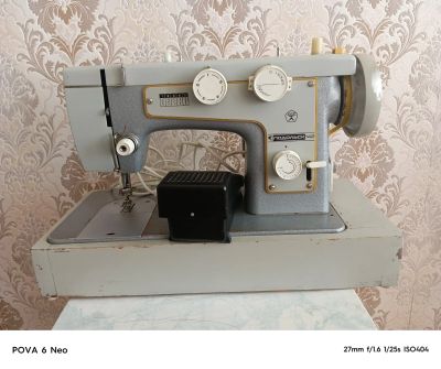 Лот: 25517633. Фото: 1. Швейная машинка. Швейная, вязальная