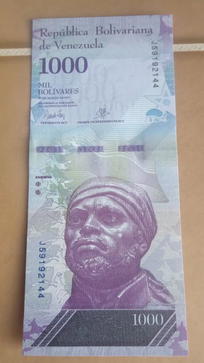 Лот: 25348572. Фото: 1. 1000 боливар 2017 года Венесуэла. Америка