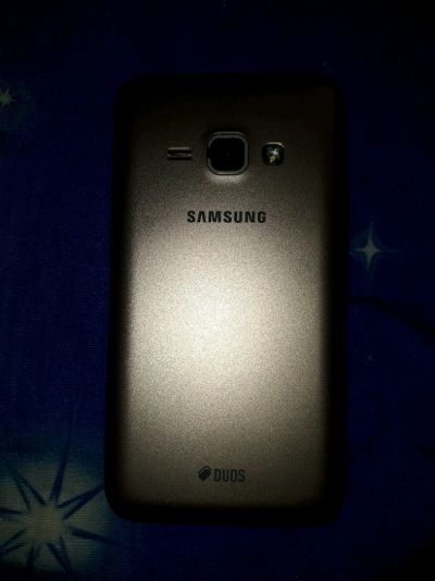 Лот: 11489482. Фото: 1. Samsung j1 (2016). Кнопочные мобильные телефоны