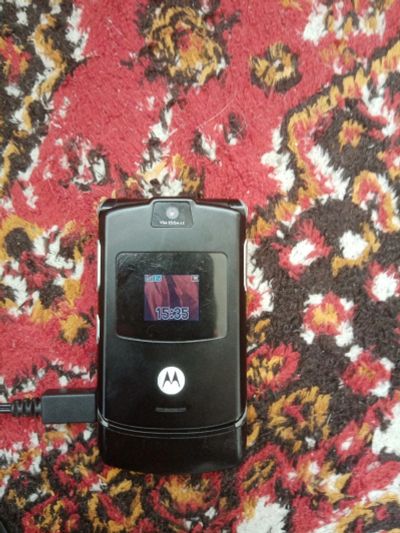 Лот: 17421791. Фото: 1. Motorola raz v3. Кнопочные мобильные телефоны