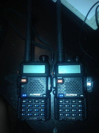 Лот: 10845407. Фото: 1. Две рации Baofeng UV-5R нерабочие. Рации, радиостанции