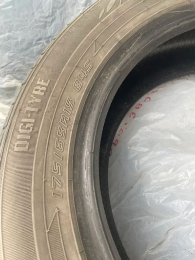 Лот: 25357463. Фото: 1. шины dunlop 175/65 R15 (2 шт). Шины