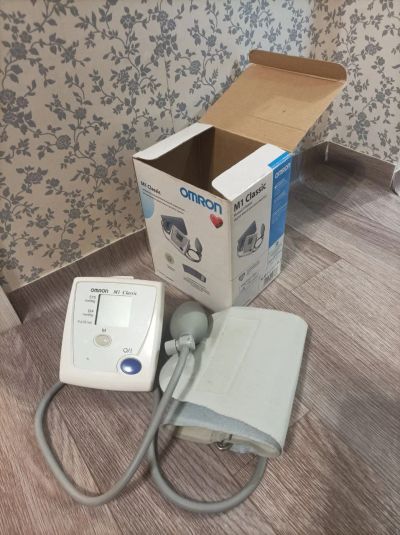 Лот: 24699800. Фото: 1. Тонометр OMRON M1 Classic. Оборудование