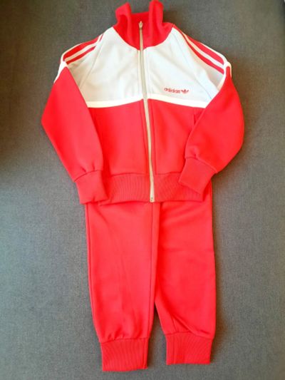 Лот: 20824232. Фото: 1. Детский костюм Adidas. Костюмы, пиджаки, комбинезоны
