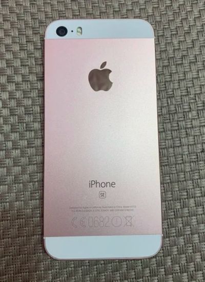 Лот: 15939449. Фото: 1. iPhone se 16 gb. Смартфоны