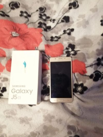 Лот: 15076480. Фото: 1. Samsung galaxy j5-2016. Смартфоны