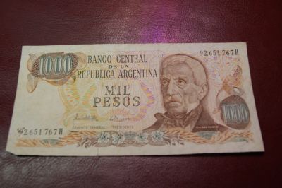 Лот: 21510544. Фото: 1. Аргентина 1000 песо (1976 - 1983... Америка