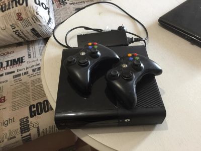Лот: 10219765. Фото: 1. Microsoft Xbox 360 E 500 ГБ. Игровые приставки, консоли