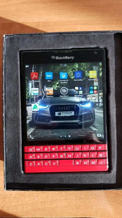 Лот: 11027034. Фото: 1. BlackBerry Passport Red. Кнопочные мобильные телефоны