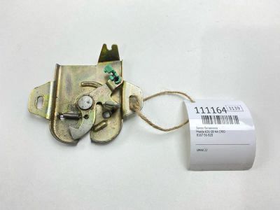 Лот: 25327472. Фото: 1. Замок багажника Mazda 626 1980... Двигатель и элементы двигателя