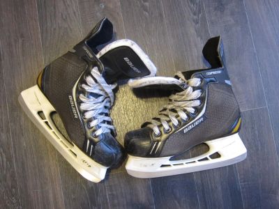 Лот: 10671405. Фото: 1. Коньки хоккейные Bauer Supreme... Коньки