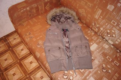 Лот: 4675336. Фото: 1. Жилетка на девочку 146-158. Верхняя одежда
