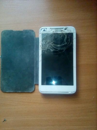 Лот: 9710288. Фото: 1. Смартфон Lenovo s880. Смартфоны
