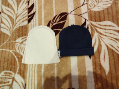 Лот: 9694106. Фото: 1. две шапочки. Аксессуары