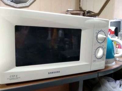 Лот: 14846574. Фото: 1. Микроволновая печь samsung ce2813nr. Микроволновки, мини-печи