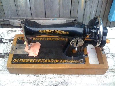 Лот: 556517. Фото: 1. Ручная швейная машинка. Швейная, вязальная