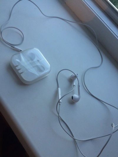 Лот: 9829240. Фото: 1. Оригинальные наушники earpods. Красноярск