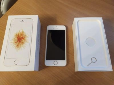 Лот: 16373277. Фото: 1. Смартфон Apple iPhone SE 32GB. Смартфоны