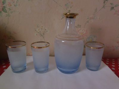 Лот: 19340609. Фото: 1. Набор графин и три стакана, голубые... Кружки, стаканы, бокалы