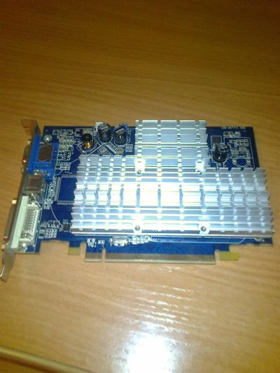 Лот: 3754334. Фото: 1. видеокарта Saphire Radeon x1300... Видеокарты