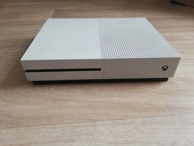 Лот: 17282463. Фото: 1. Xbox one s 1тб. Игровые приставки, консоли