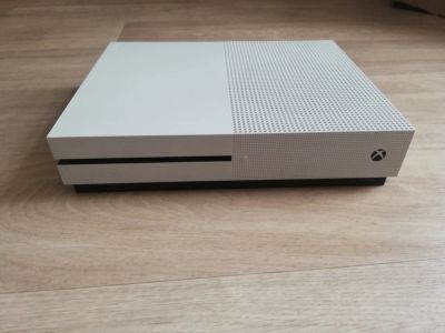 Лот: 17282463. Фото: 1. Xbox one s 1тб. Консоли