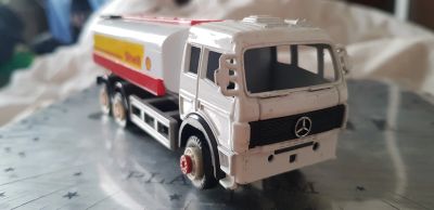 Лот: 18579216. Фото: 1. Модель бензовоза Mersedes-Benz. Автомоделизм