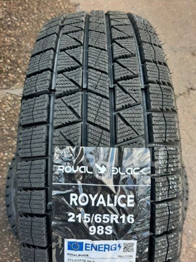 Лот: 23530109. Фото: 1. Зимняя резина 215/65 R-16 "Royal... Шины
