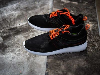 Лот: 14953373. Фото: 1. Кроссовки Nike Roshe. Кеды, кроссовки, слипоны