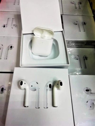 Лот: 17479742. Фото: 1. Беспроводные Airpods 2. Наушники, гарнитуры