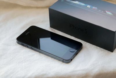 Лот: 8301541. Фото: 1. iphone 5 16gb black. Смартфоны