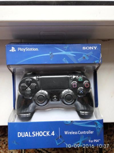 Лот: 8156062. Фото: 1. Джойстик DualShock 4 новый , Черный... Аксессуары, геймпады