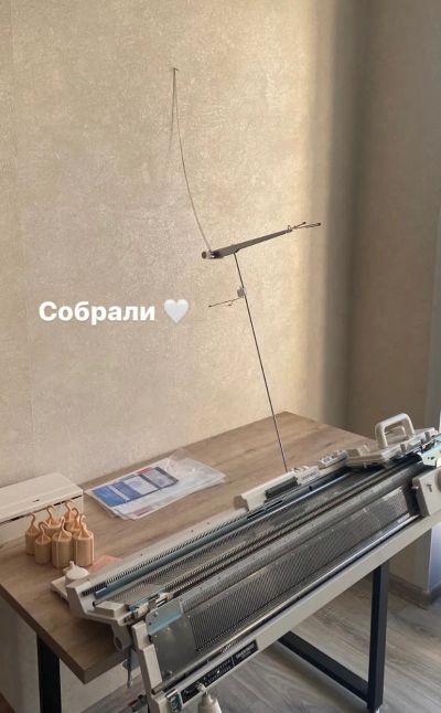 Лот: 23953205. Фото: 1. Вязальная машина Silver reed sk... Швейный и вязальный инструмент