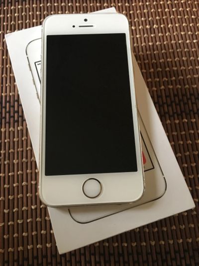 Лот: 11288576. Фото: 1. iPhone 5s с документами, touchid... Смартфоны