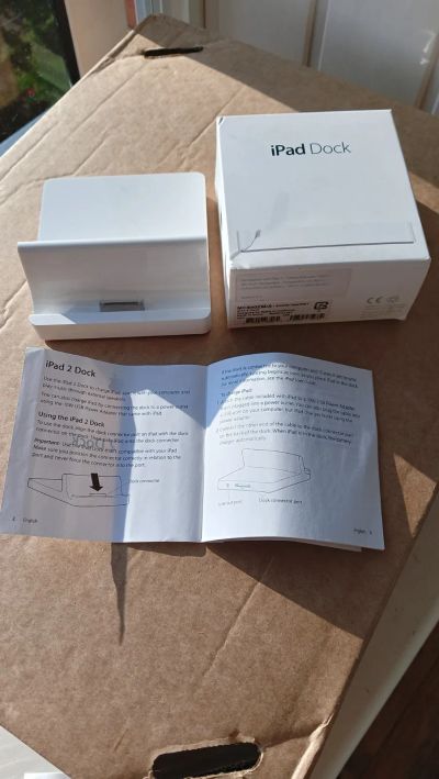 Лот: 23493531. Фото: 1. Док Станция на iPad 2. Зарядные устройства
