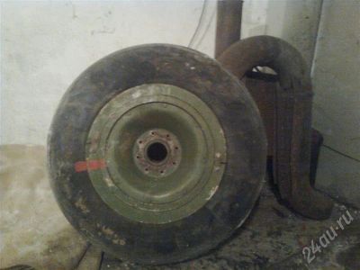 Лот: 703669. Фото: 1. 2 Колеса хз от чего=)) вроде от... Другое (шины, диски)