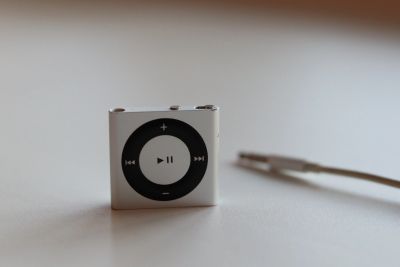 Лот: 17185047. Фото: 1. iPod shuffle 2 gb серый. Плееры