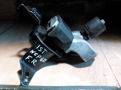 Лот: 4450942. Фото: 1. Подушка даигателя правая Toyota... Двигатель и элементы двигателя