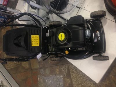 Лот: 4136861. Фото: 1. Газонокосилка бензиновая HUTER. Ручные орудия труда