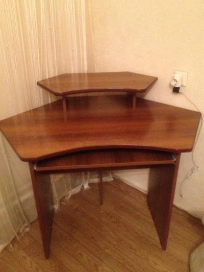 Лот: 3045895. Фото: 1. стол компьютерный. Компьютерные и письменные столы