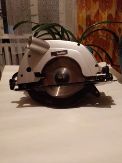 Лот: 25897446. Фото: 1. Циркулярная пила Makita. Электроинструмент