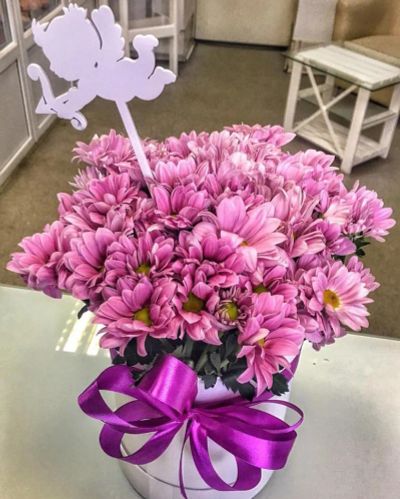 Лот: 8518250. Фото: 1. Коробка с ромашками + АНГЕЛ!!!. Свежие цветы