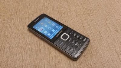 Лот: 10585860. Фото: 1. Samsung GT-S5611. Кнопочные мобильные телефоны