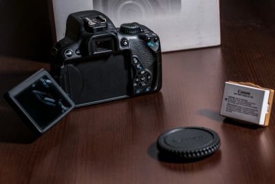 Лот: 12966578. Фото: 1. Canon EOS 650D + Canon EF 40mm... Цифровые зеркальные