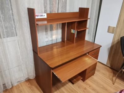 Лот: 17099012. Фото: 1. Компьютерный стол. Компьютерные и письменные столы