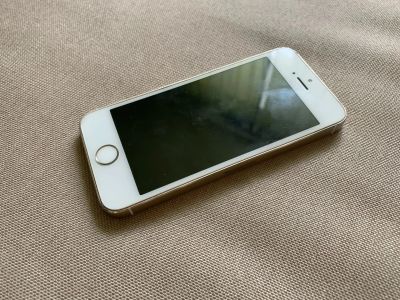Лот: 16172419. Фото: 1. Apple Iphone 5s 16gb gold. Смартфоны