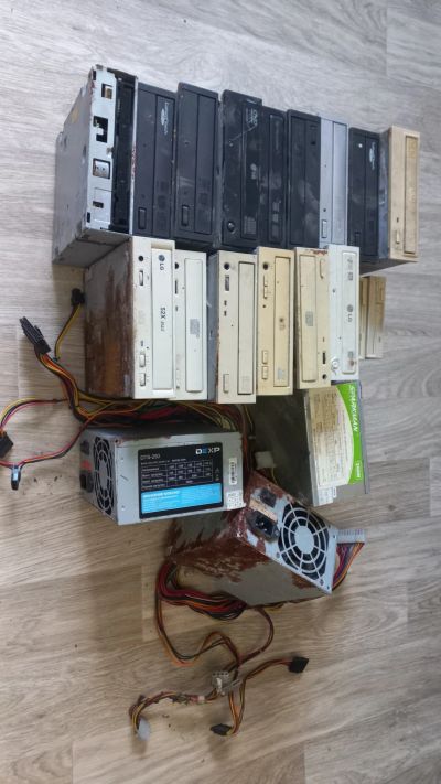 Лот: 25592028. Фото: 1. 15 CD-ROM и 3 бп . Неисправно. Приводы CD, DVD, BR, FDD